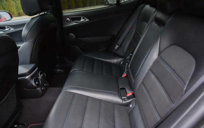 Kia Stinger cena 169900 przebieg: 60000, rok produkcji 2018 z Rzeszów małe 781